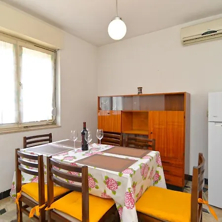 2280 Apartment *